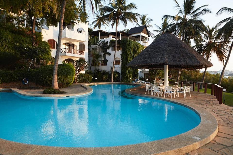 Tamarind Village Hotel Apartments มอมบาซา ภายนอก รูปภาพ